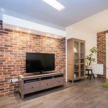 Trendy Oliesava Apartment