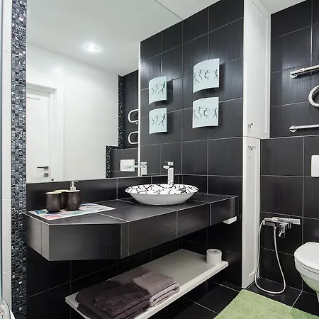 Trendy Oliesava Apartment